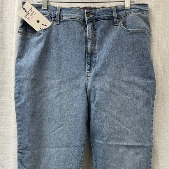 Gloria Vanderbilt Faded Blue Jeans NWT size 18L - Picture 1 of 5